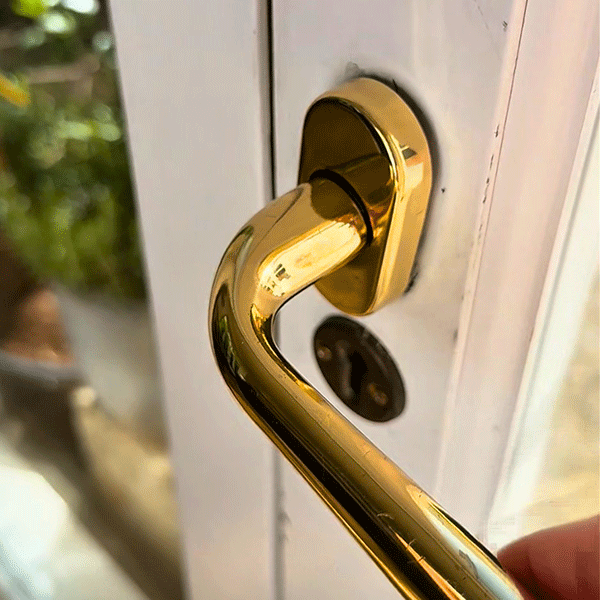 Help us fix this door handle!