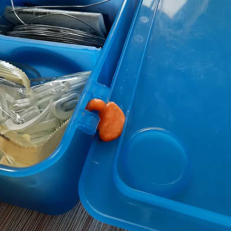 How to fix toolbox hinge